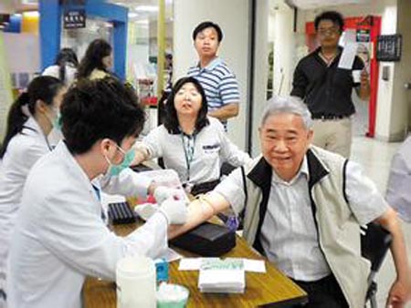 方便就医减轻看病负担要更见实效