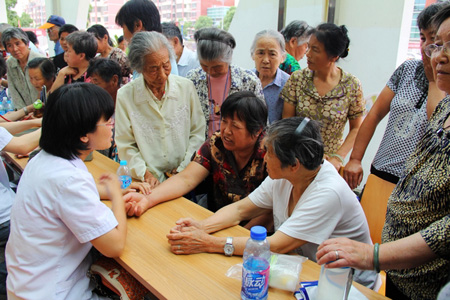 采取中医手法服务社区居民