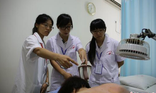 台湾中医学大学生广西南宁体验神奇壮医