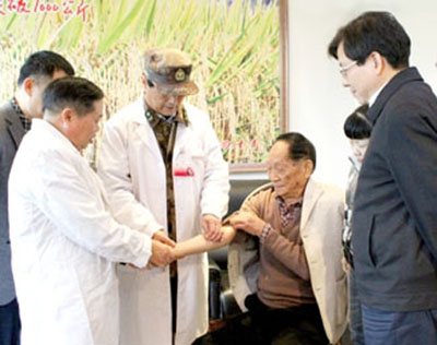 袁隆平体验中医平衡针