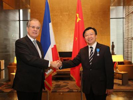 任明辉获法国国家功勋奖