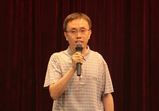 卫生计生青年读书会举办《屠呦呦传》报告会