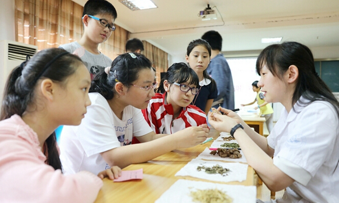 杭州市萧山区中医院妇委会巾帼志愿服务活动走进育才小学