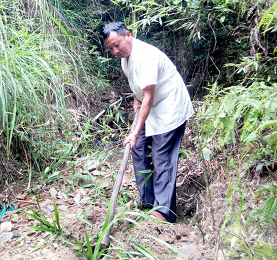 行进中国, 他是山里两千村民的家庭中医