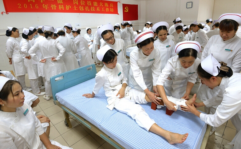 广东省佛山市中医院践行“两学一做”，创新各种活动形式
