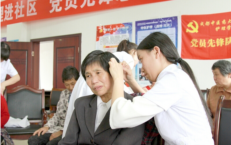 成都中医药大学为惠民社区提供智力资源与中医健康服务