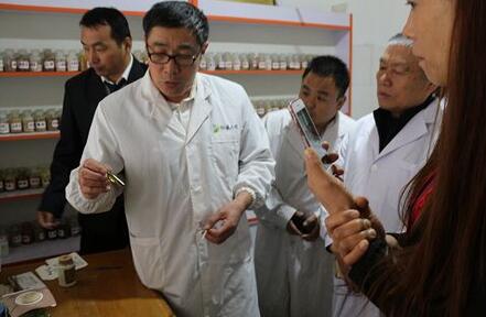 陕西蒲城办培训班传授中医药适宜技术