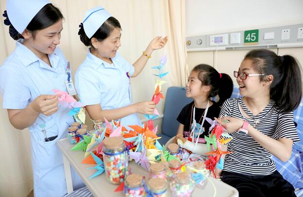 六一期间，多地中医院通过开展丰富多彩的体验中医活动