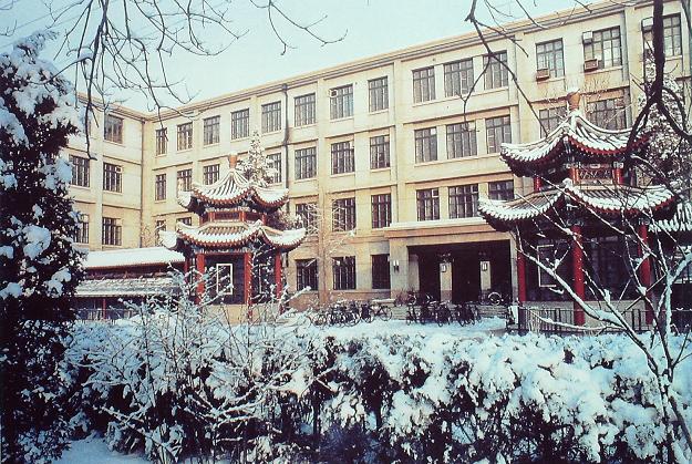 北京中医药大学校景