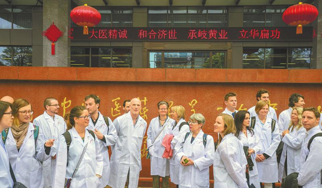 “洋大夫”成都学中医 沿“一带一路”传播中医文化