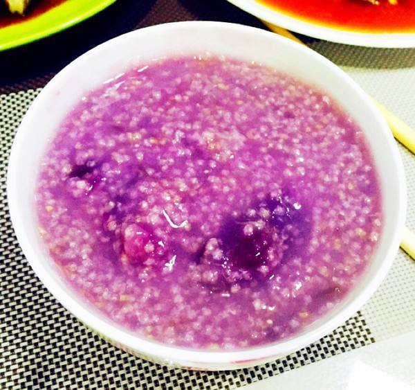 减肥早餐小米紫薯粥