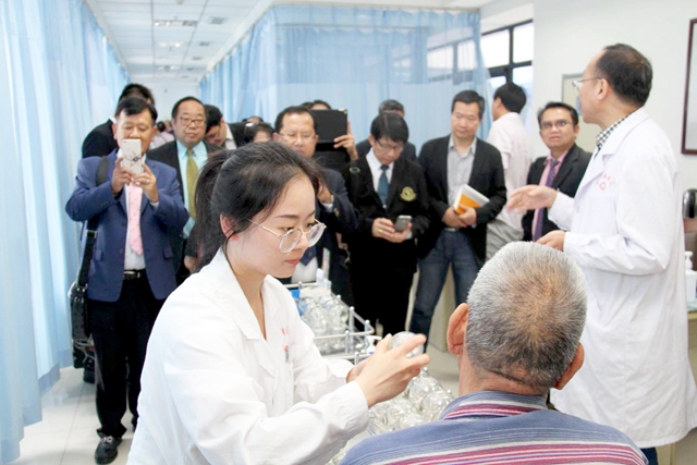 泰国清迈大学代表团访问了陕西省西安市中医医院