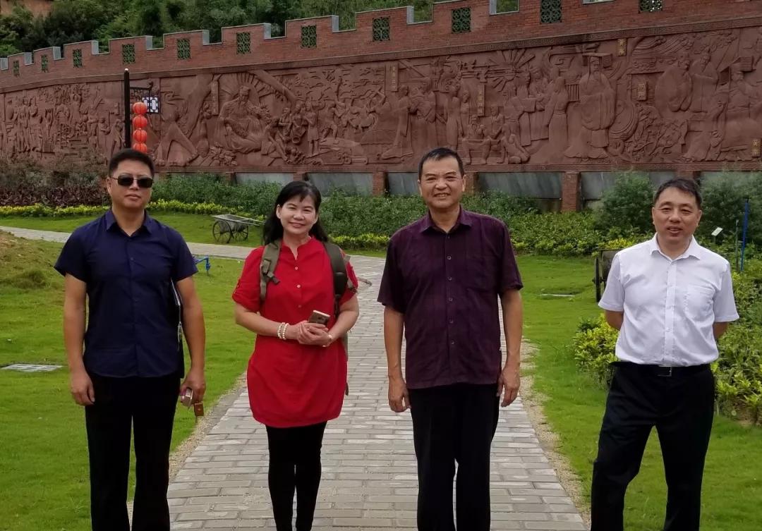 马来西亚国际友人伍薪荣（Vincent Wu）带队来我园考察调研
