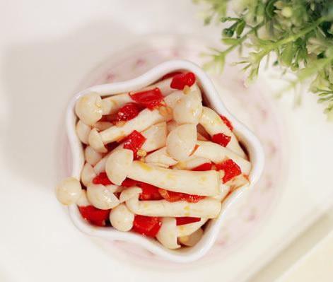 夏季吃什么减肥 凉拌蟹味菇