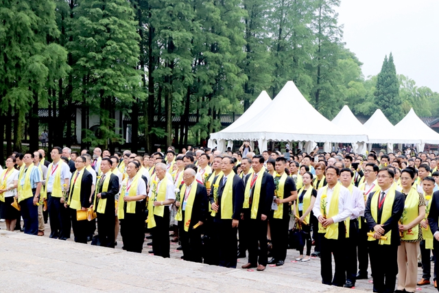 【第一现场】雨中同祭李时珍