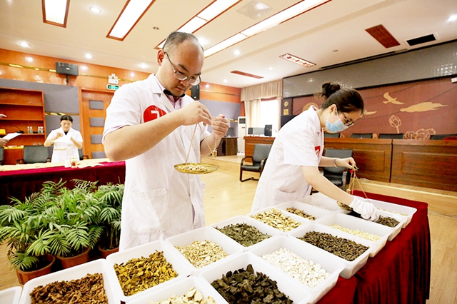 重庆市举行中药技能竞赛初赛（垫江赛区）