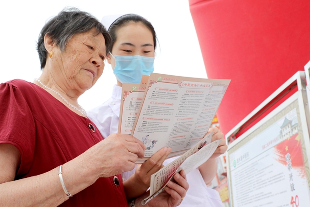 江苏省涟水县中医院纪念《中华人民共和国中医药法》实施一周年