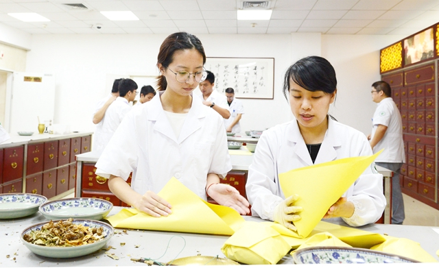 浙江省杭州市余杭区中医院举办“我来当医生”体验活动
