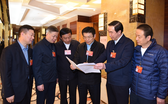 【图说两会】部分医药卫生界委员热议政府工作报告