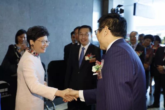 于文明率团访问香港