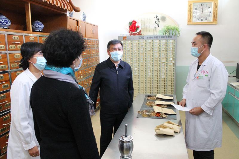 闫树江在青海省、甘肃省调研时强调：巩固健康扶贫成果推动中医药发展