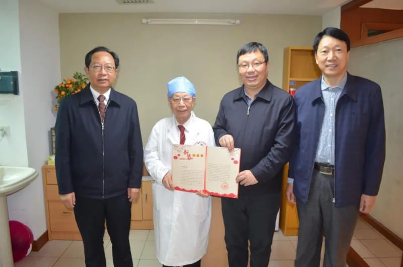 广东省委宣传部向国医大师禤国维周岱翰发出《南粤楷模新春慰问信》